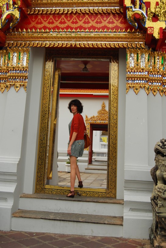 Kim Philley, Wat Pho, Bangkok, Frivolous Universe, FU, http://http://www.frivolousuniverse.com/, Asia Street Style, green for spring 2012, Anthropologie, Ett Twa, Dooney & Burke, J. Crew, Nurture, wedge sandals, Bangkok style, fashion