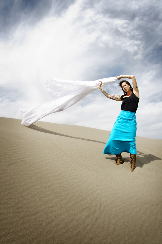 photographer Bethany Walter, maxi skirt, thrifting, thrifted outfit, Frye boots, bruneau sand dunes, sand dunes idaho