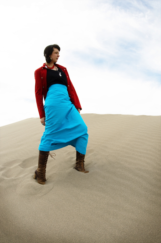 photographer Bethany Walter, red rain coat, blue maxi skirt, frye boots, thrifting fashion, Idaho style, bruneau sand dunes, sand dunes idaho