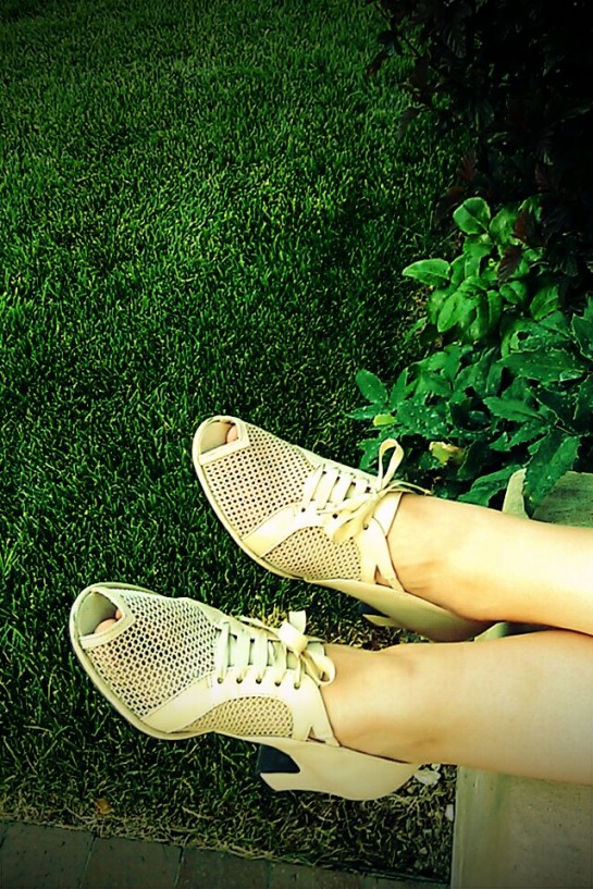 bone white shoes, lace-up heels, vintage shoe style
